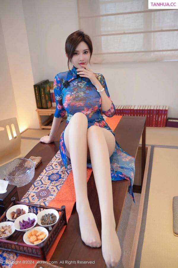 周妍希 奶瓶土肥圆 [XiuRen]高清写真图 2024.02.22 No.8127 Carol周妍希X 丝袜美腿第12张图片